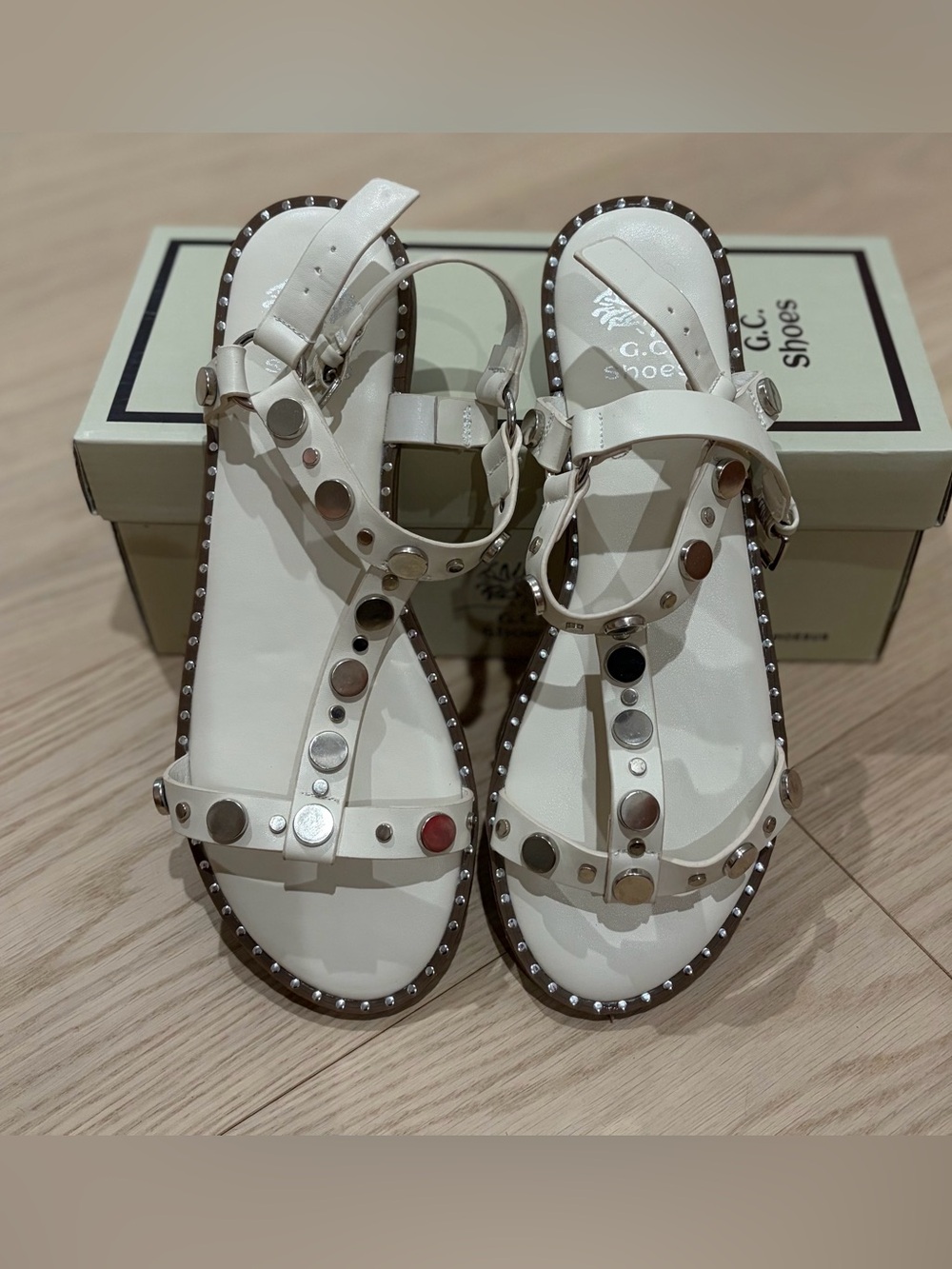 NWOT G.C. Shoes White Studded T-Strap Sandals Silver Hardware Women’s Size 8.5